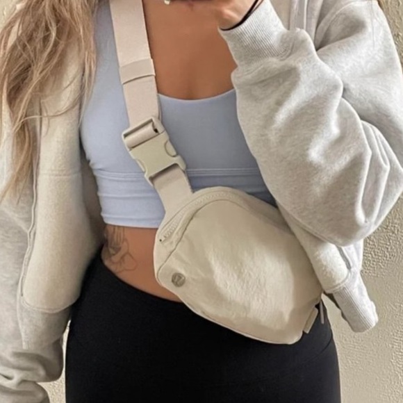 NWT LULULEMON Everywhere Belt bag White Opal - Picture 4 of 6